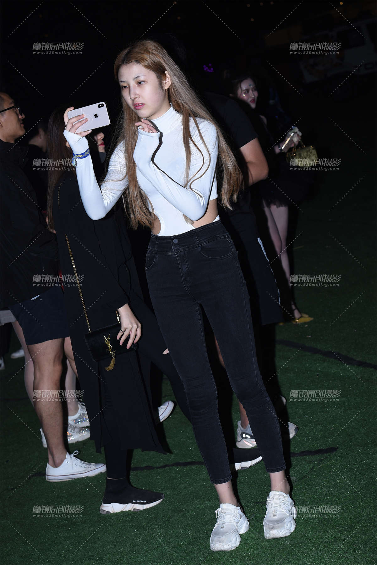 长腿牛仔妹-日更街拍