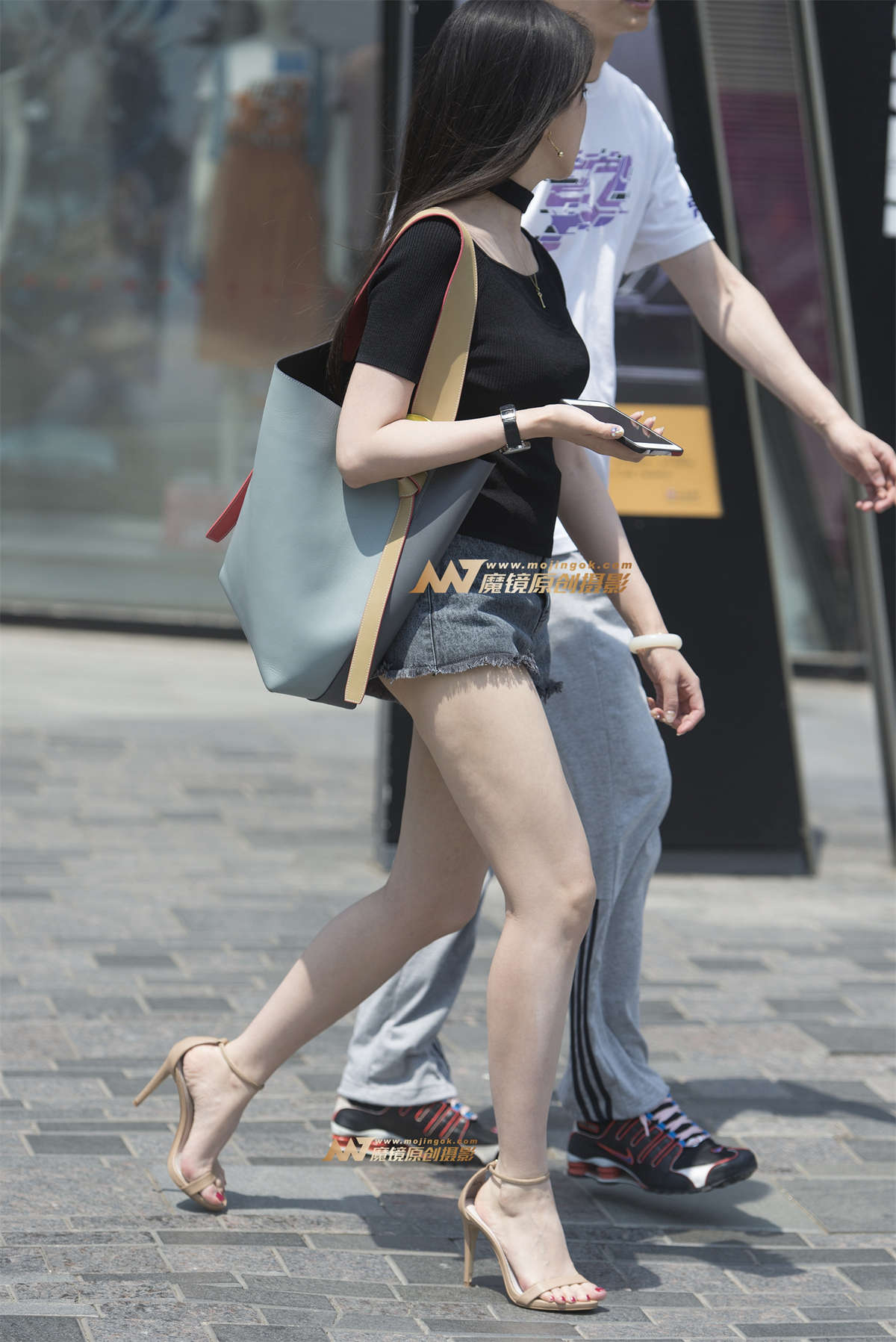 【浅蓝色赛帖】牛仔热裤大长腿-日更街拍
