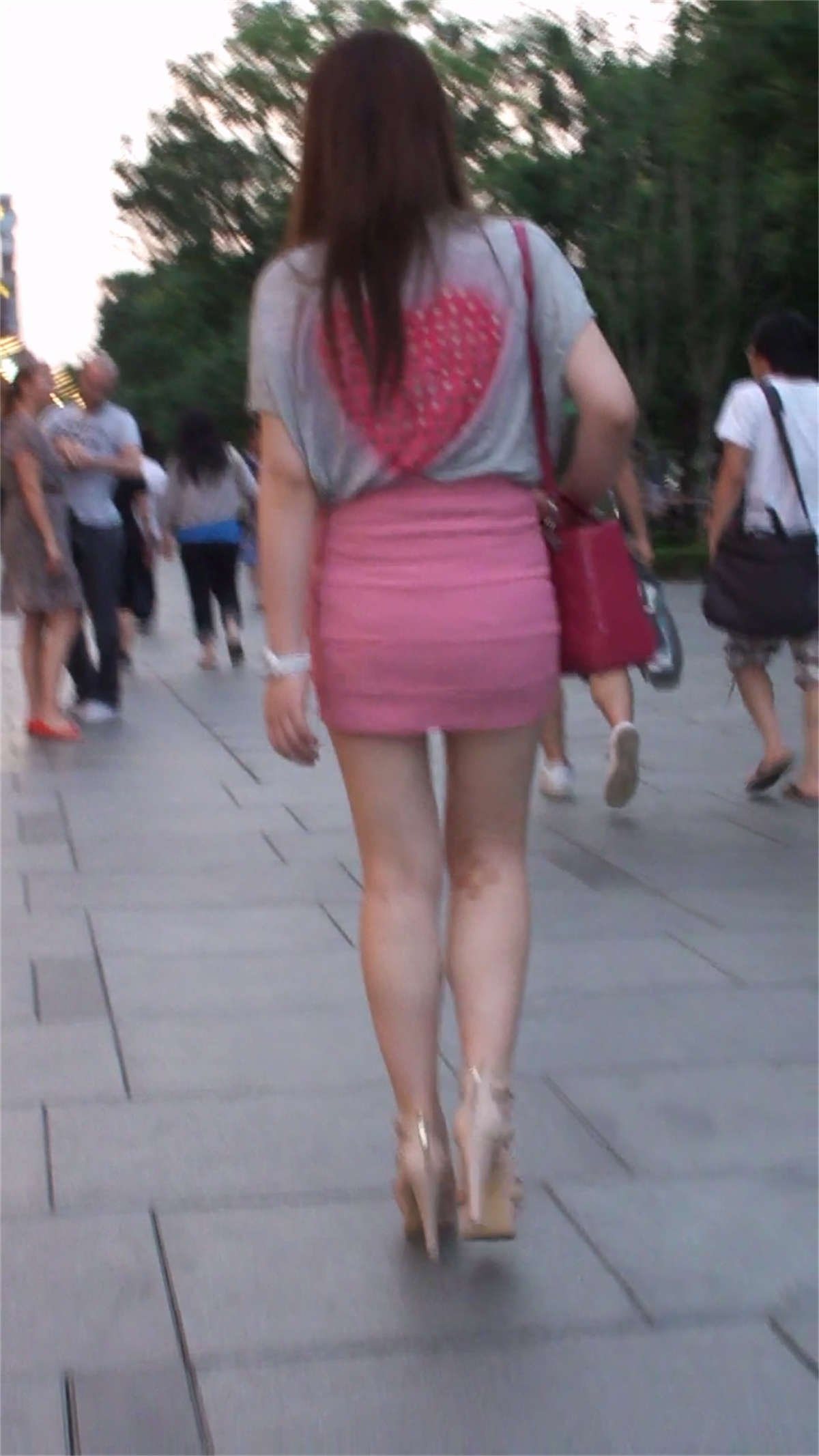 图片[2]-粉色包臀清纯气质美女-日更街拍