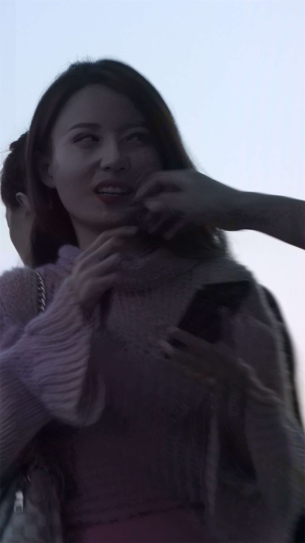 图片[2]-粉色毛衣美裙超级美颜漂亮美女-日更街拍