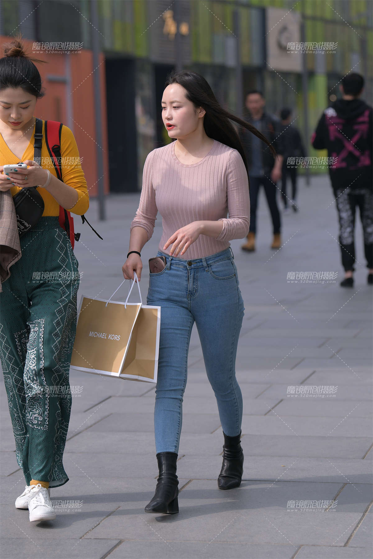 【红石赛帖】性感牛仔裤美女-日更街拍