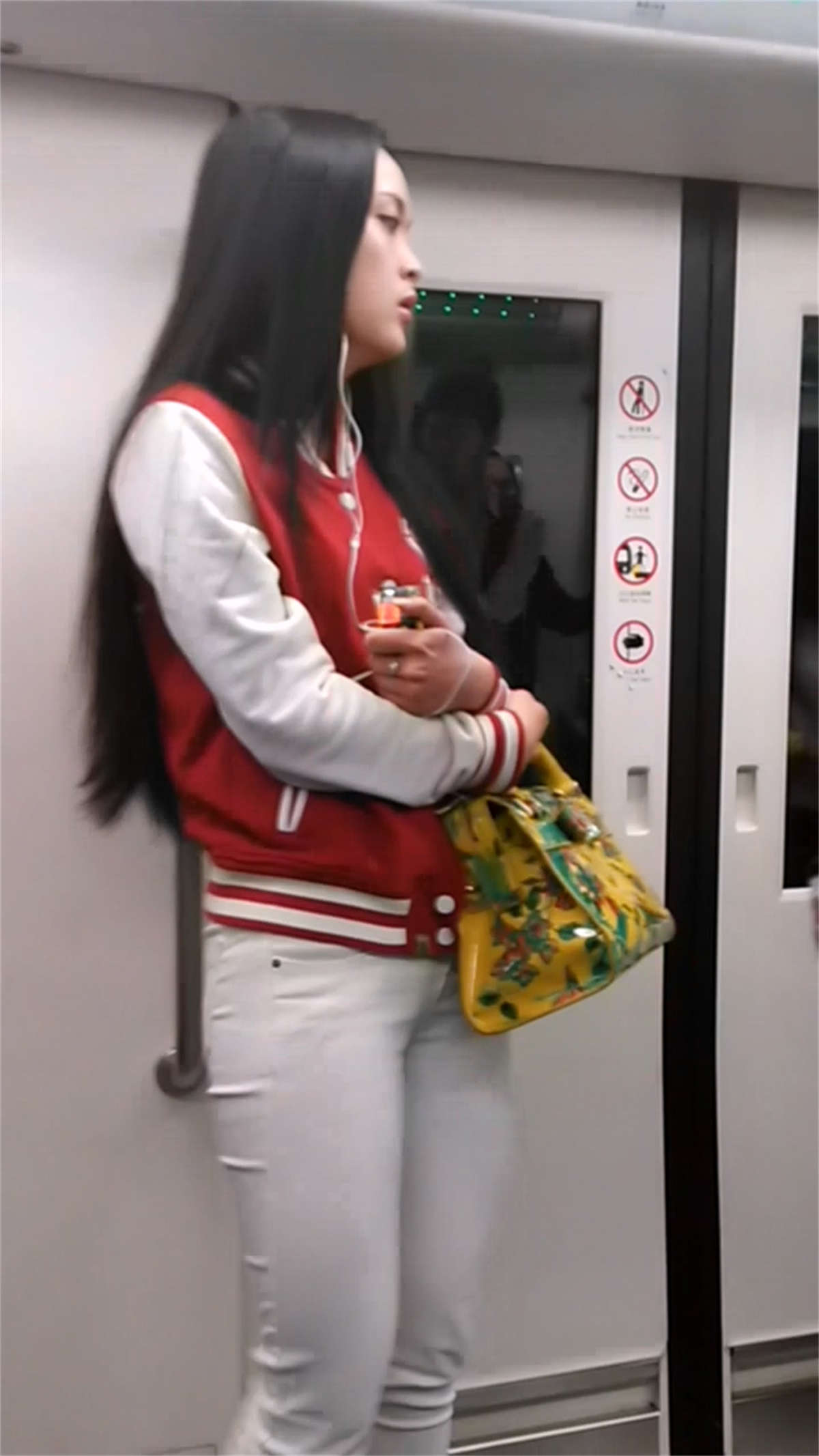 图片[2]-白裤女孩-日更街拍