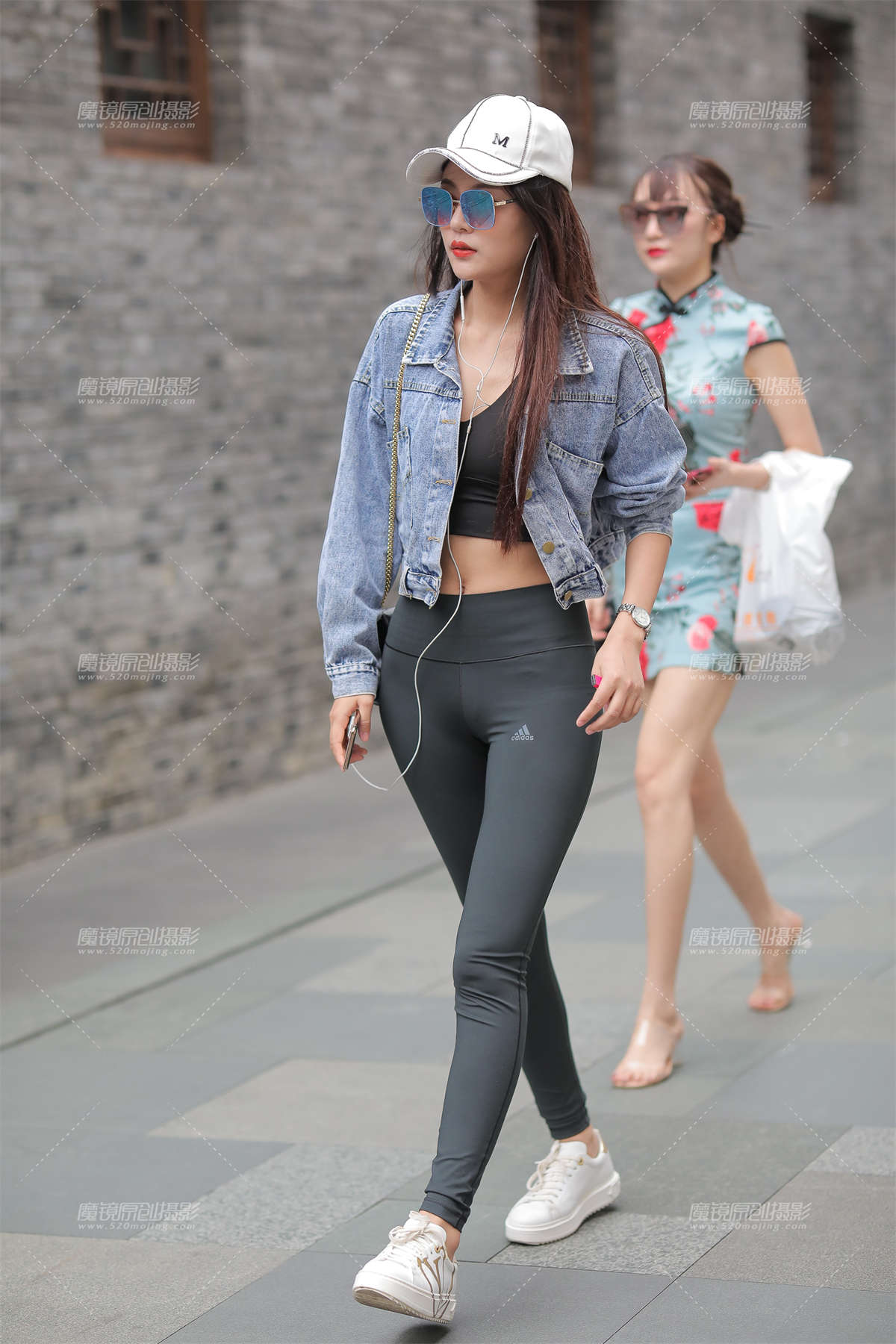 【凯恩赛贴】美女的魅力就是 穿最紧的瑜伽裤-日更街拍