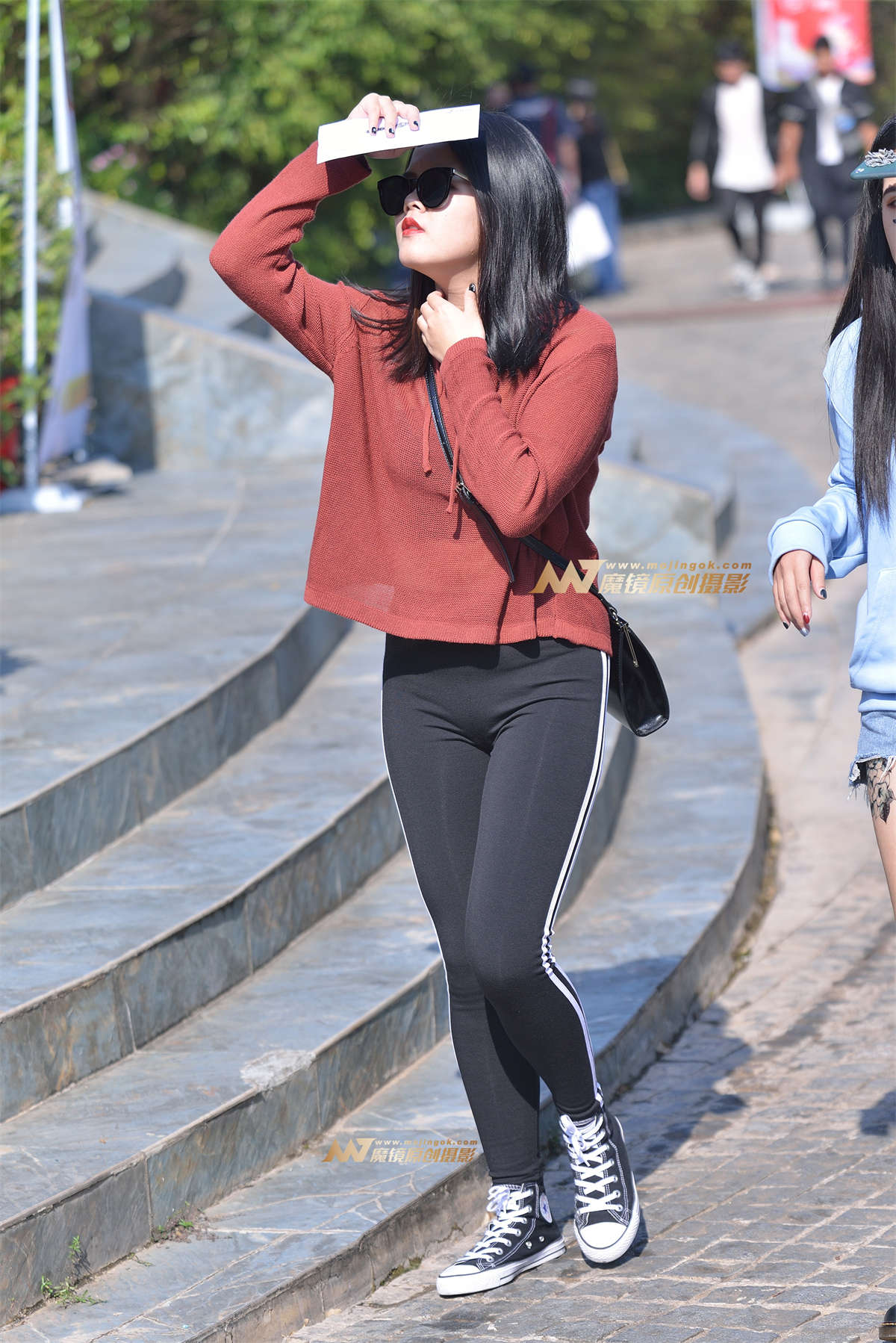 丰满黑裤街拍-日更街拍