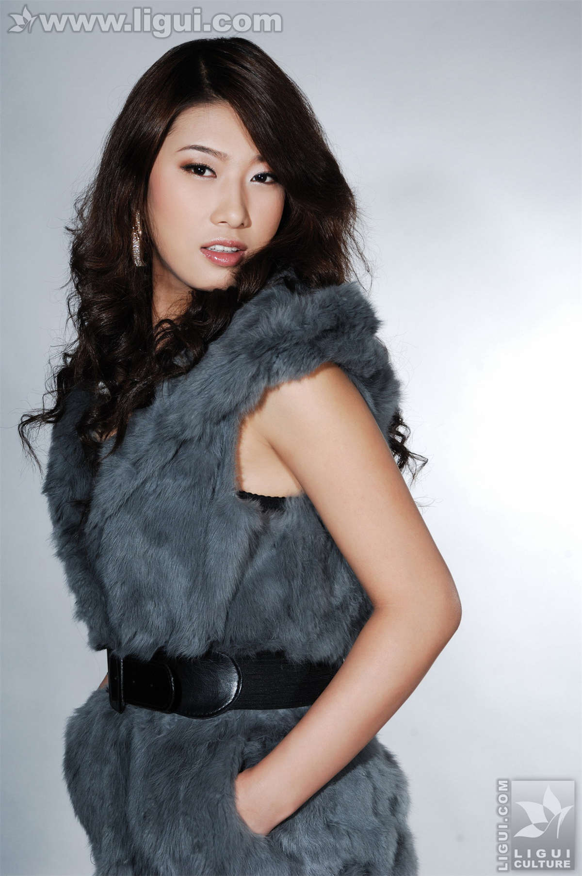 Ligui丽柜 20091209 皮草衬托之下的丝足美感 思玉-日更街拍