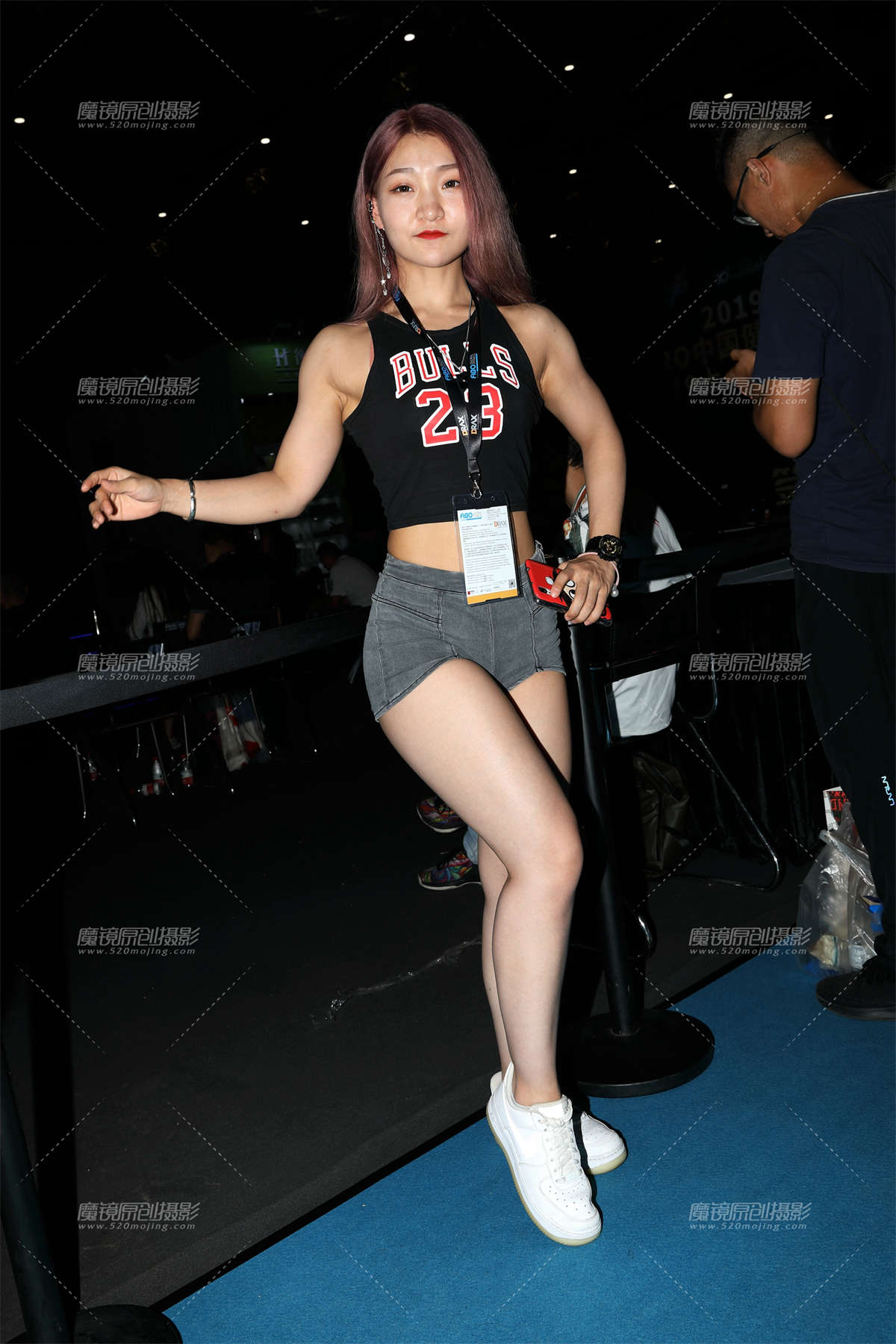 【欧阳赛帖】性感紧身短裤美女-日更街拍