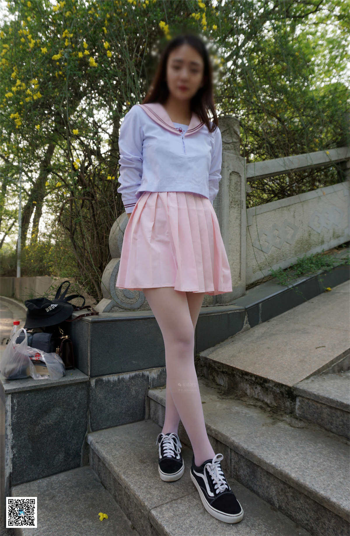 妖精视觉 NO.106 苏苏 初冬的学院白丝袜-日更街拍