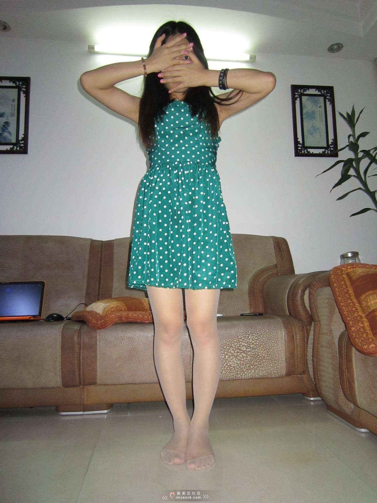 图片[2]-MZSOCK-2018 No.101 蓝裙配肉丝-日更街拍