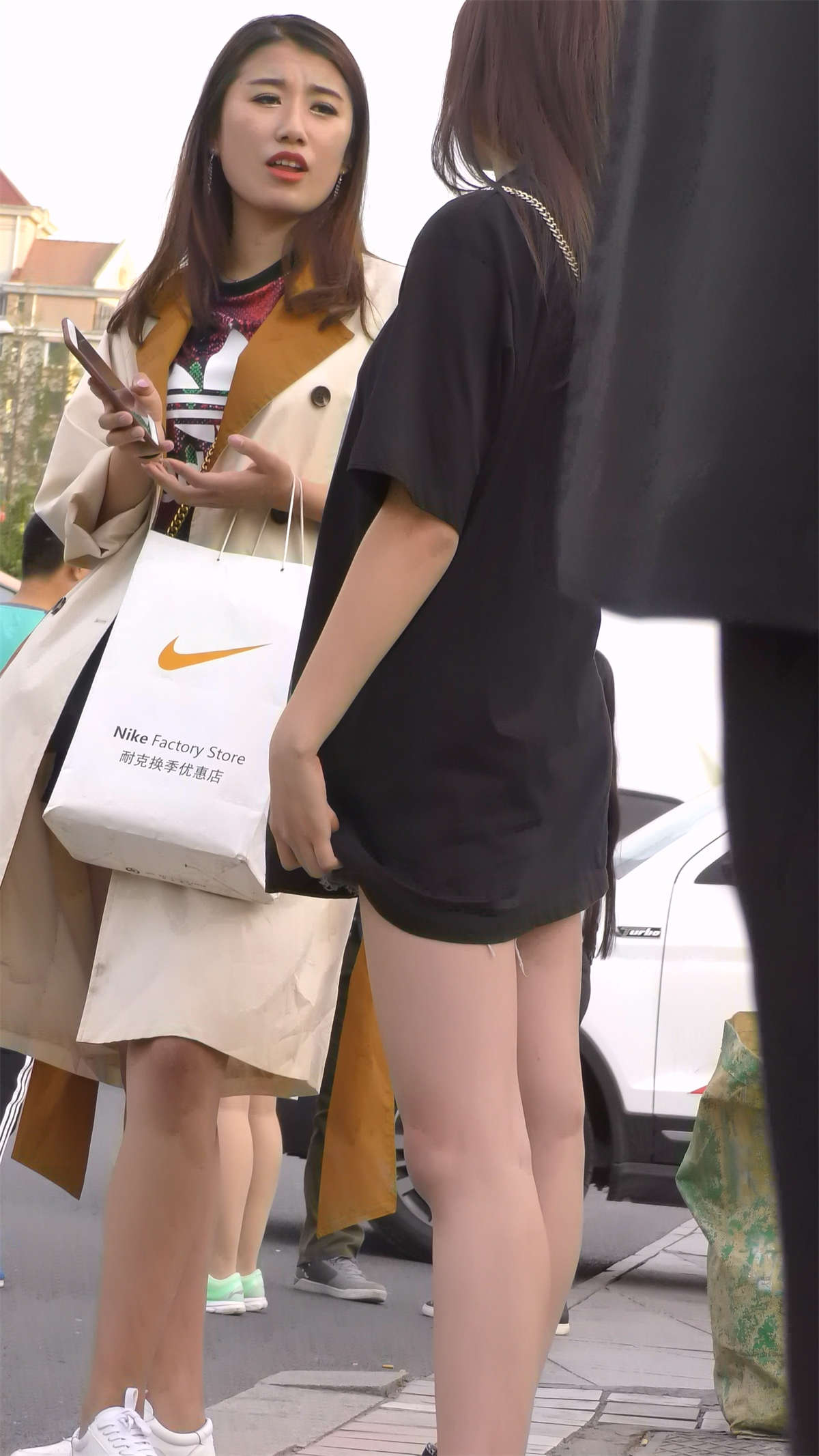 图片[2]-黑色连衣裙美腿美女-日更街拍