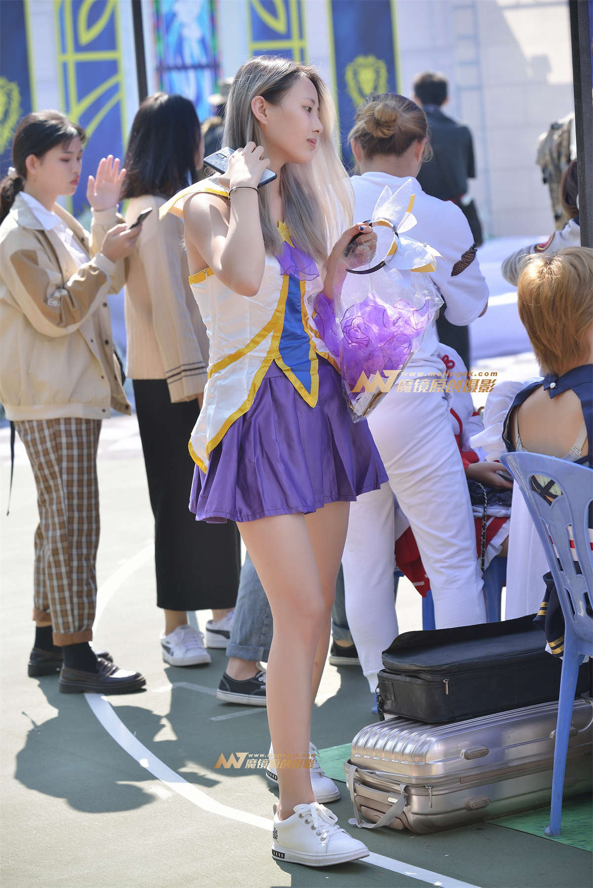 素颜银发美少女街拍-日更街拍