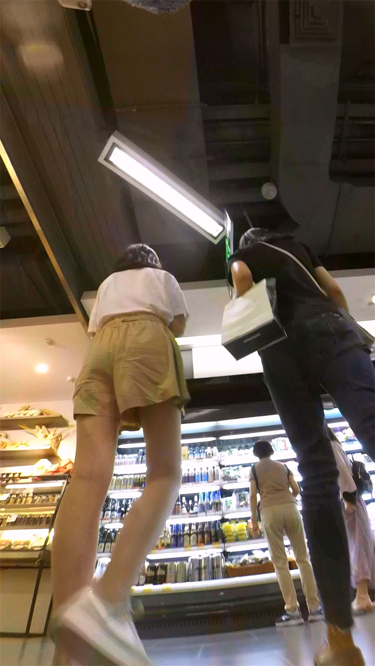 图片[2]-宽松裤小美女-日更街拍