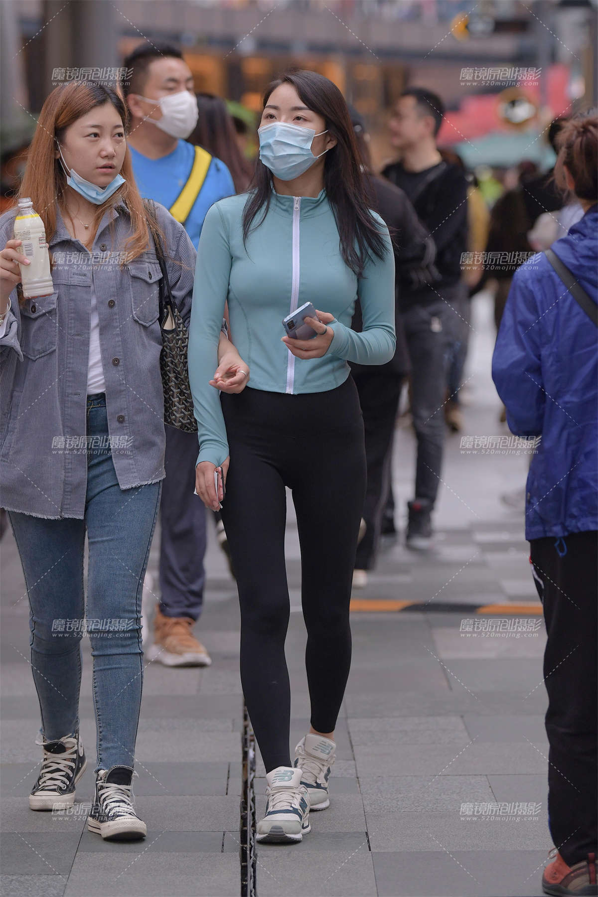 紧身装美眉-日更街拍