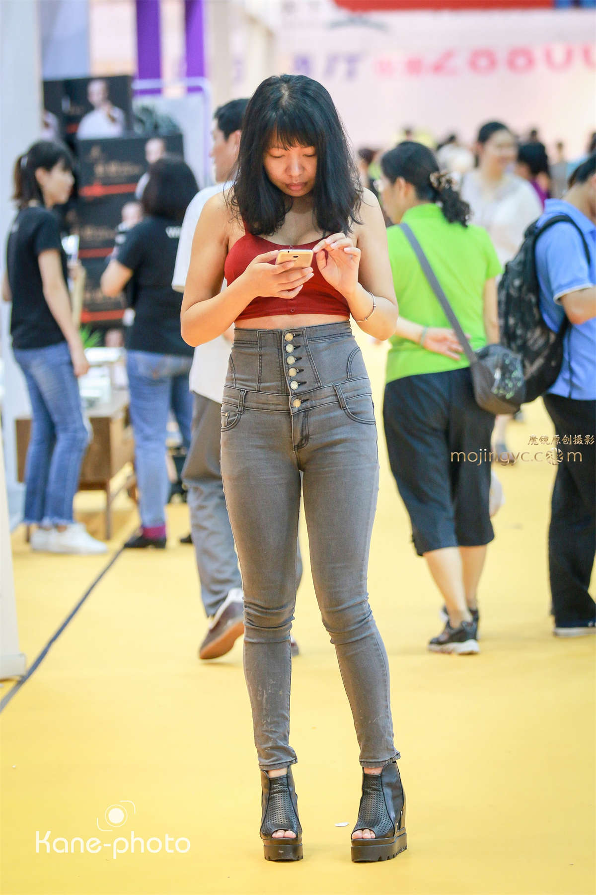 高腰美臀曲线 低胸吊带-日更街拍