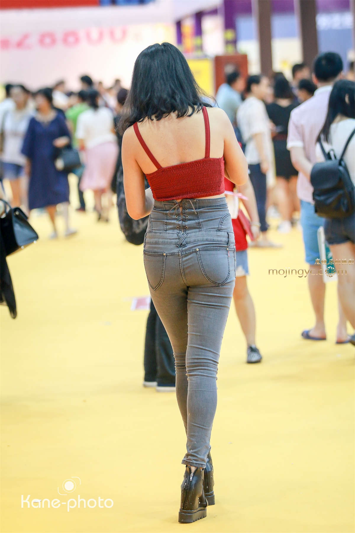 图片[2]-高腰美臀曲线 低胸吊带-日更街拍