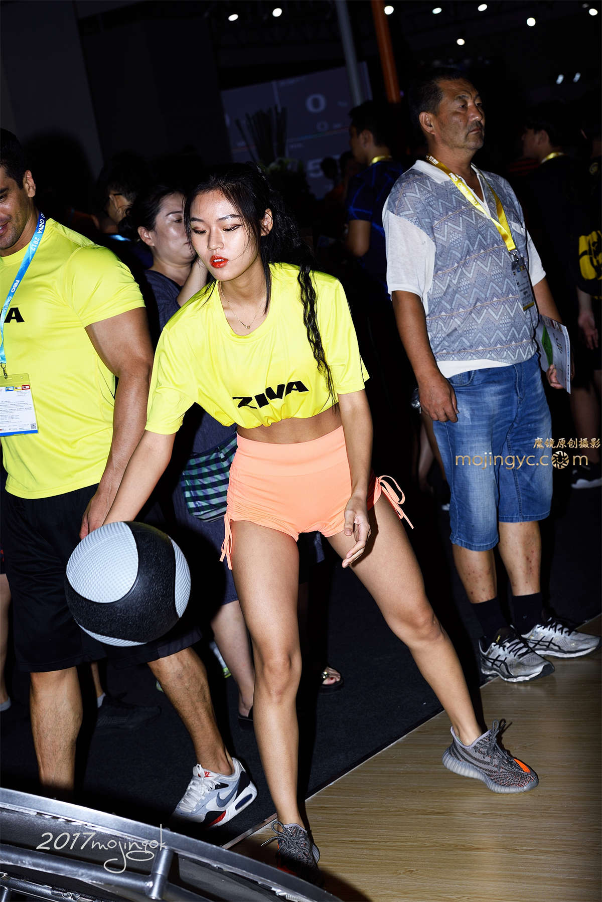 咔喳赛帖-翘臀短裤-日更街拍