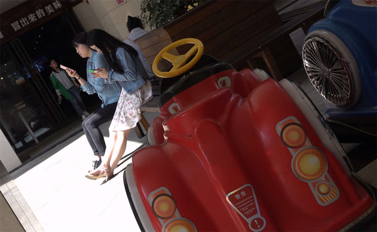 极品丝足凉高跟连衣裙美女-日更街拍