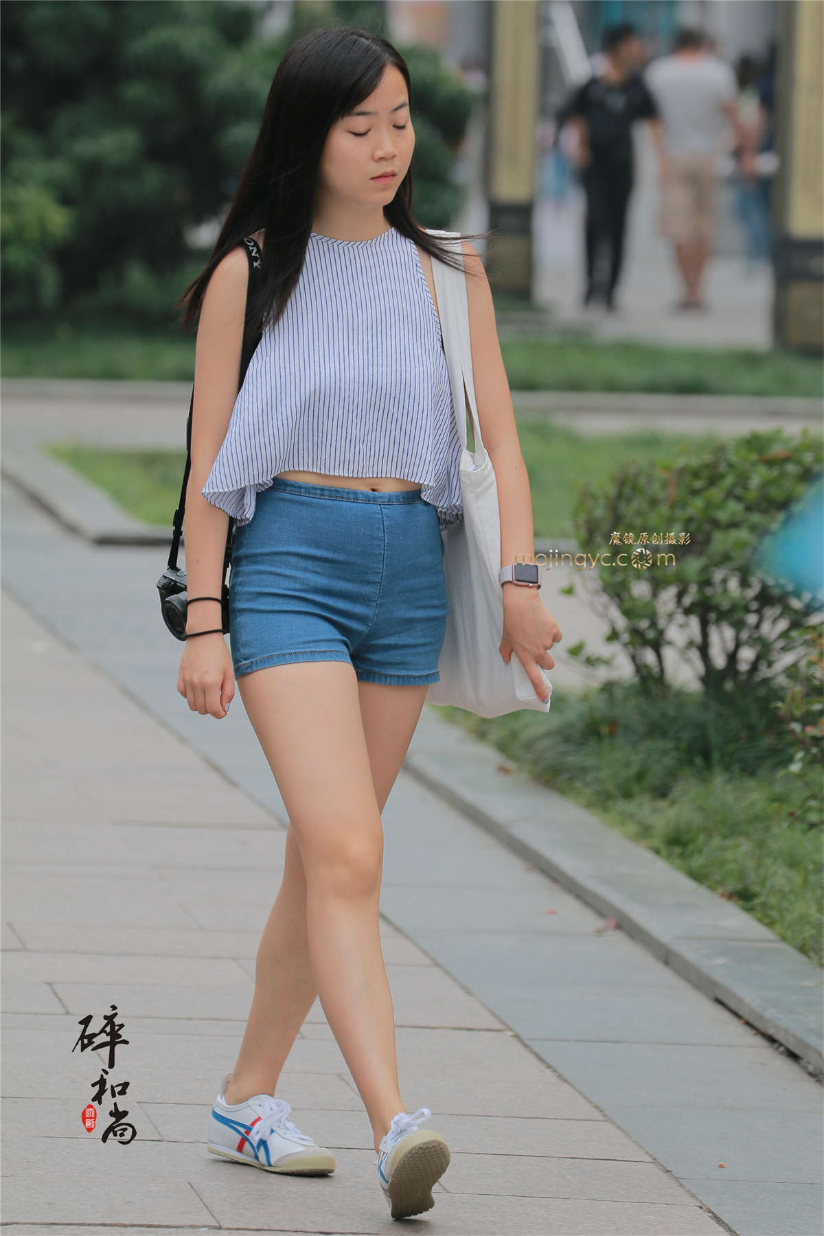 露腰小紧臀（20P）-日更街拍