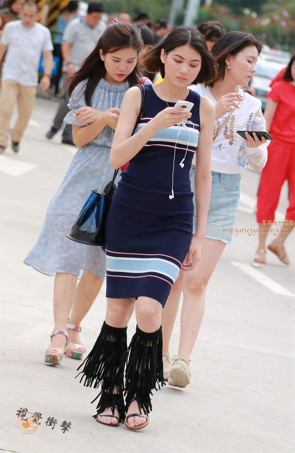 凉靴子 连体裙翘臀MM-日更街拍