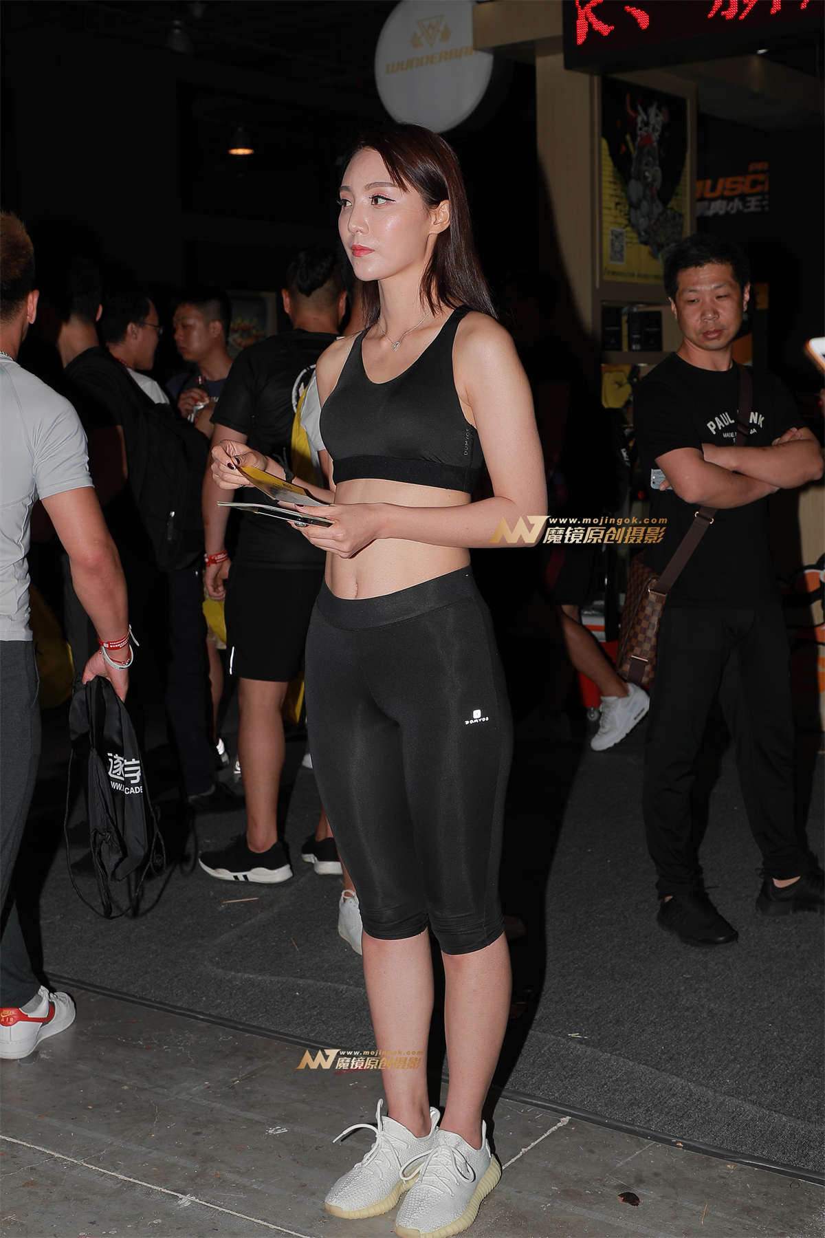 【街拍之魂赛帖】B68、紧到极致的黑色-日更街拍