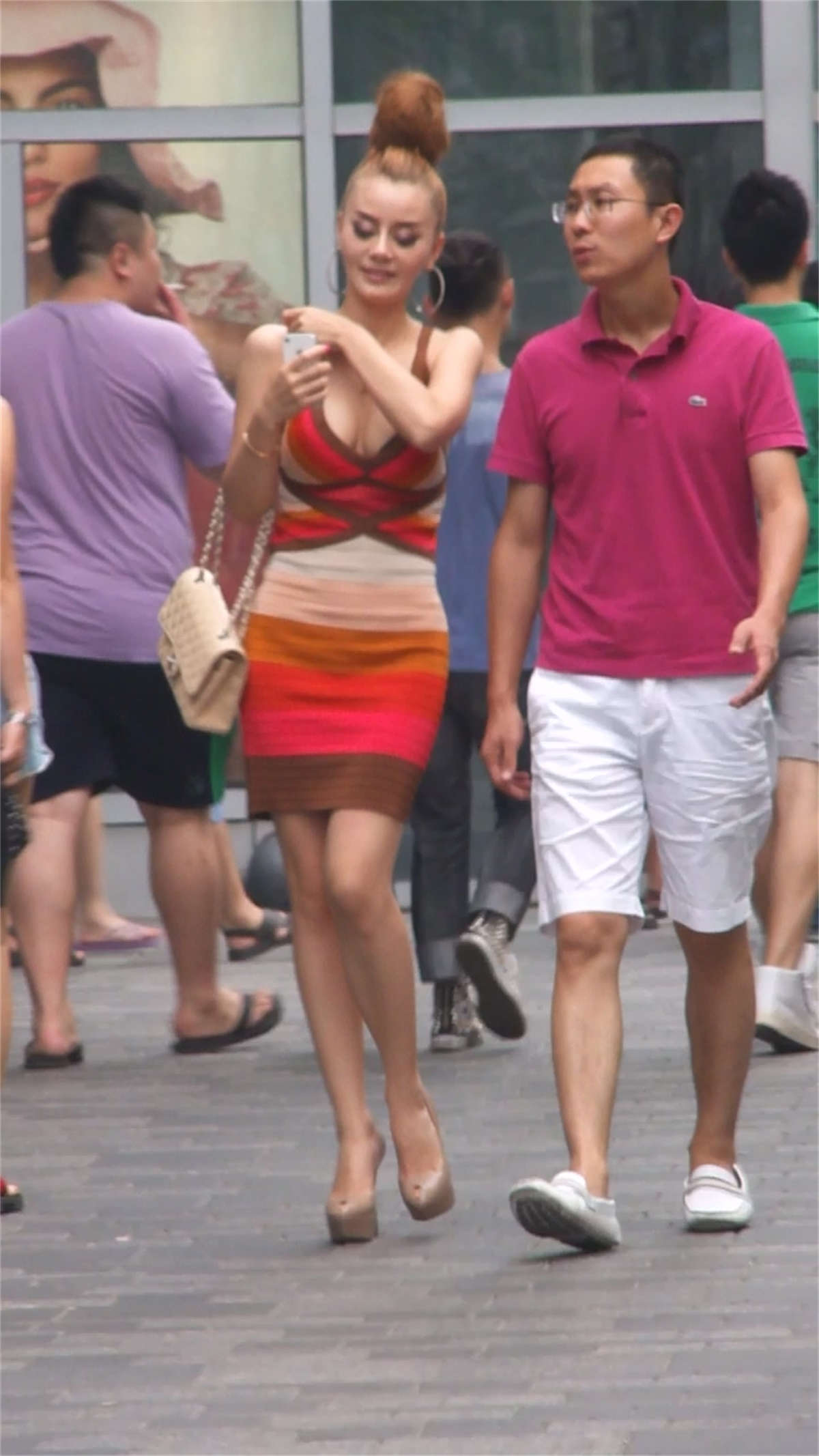 图片[2]-丰满巨乳少妇诱人的身材-日更街拍