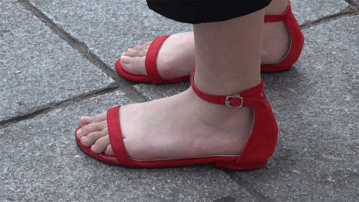 两双白嫩的玉足插图1