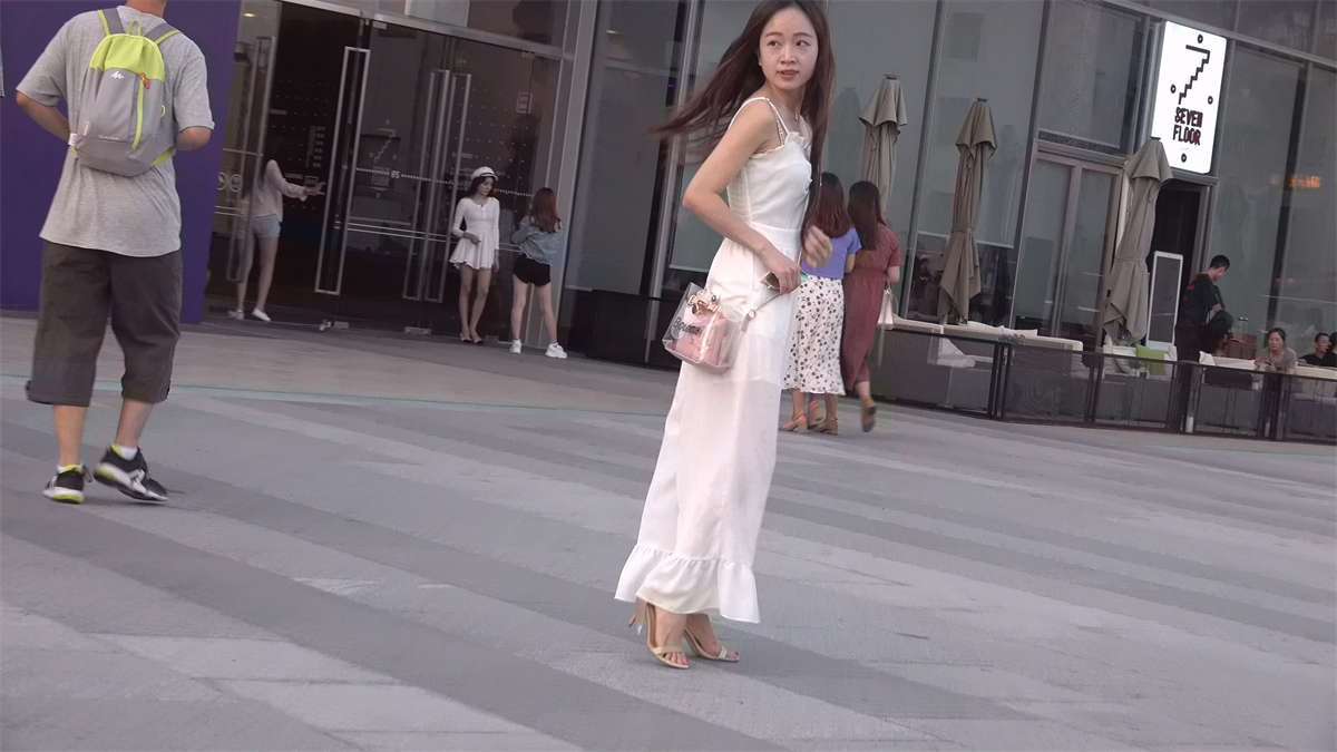 气质高跟美足 （二）-日更街拍