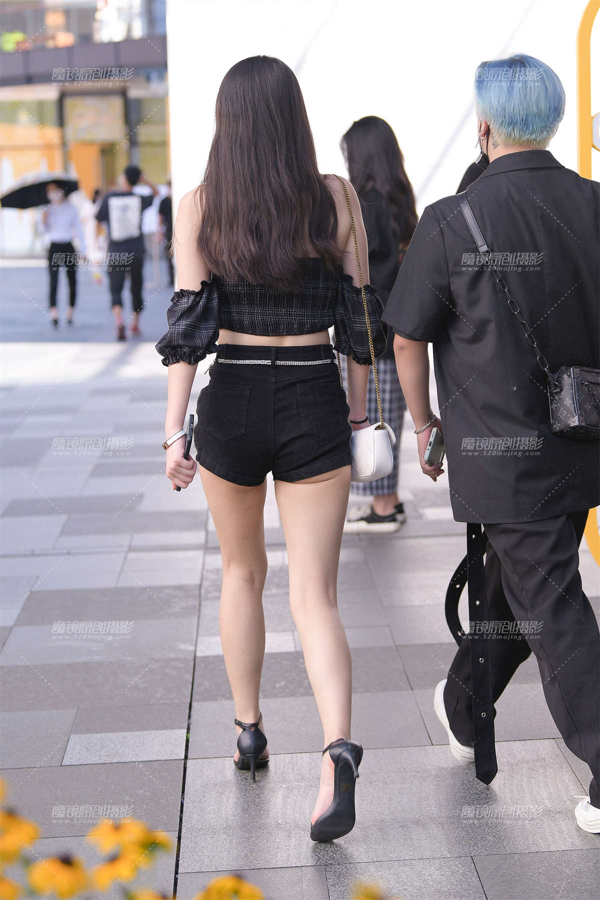 图片[2]-黑色热裤Y Y美女-日更街拍