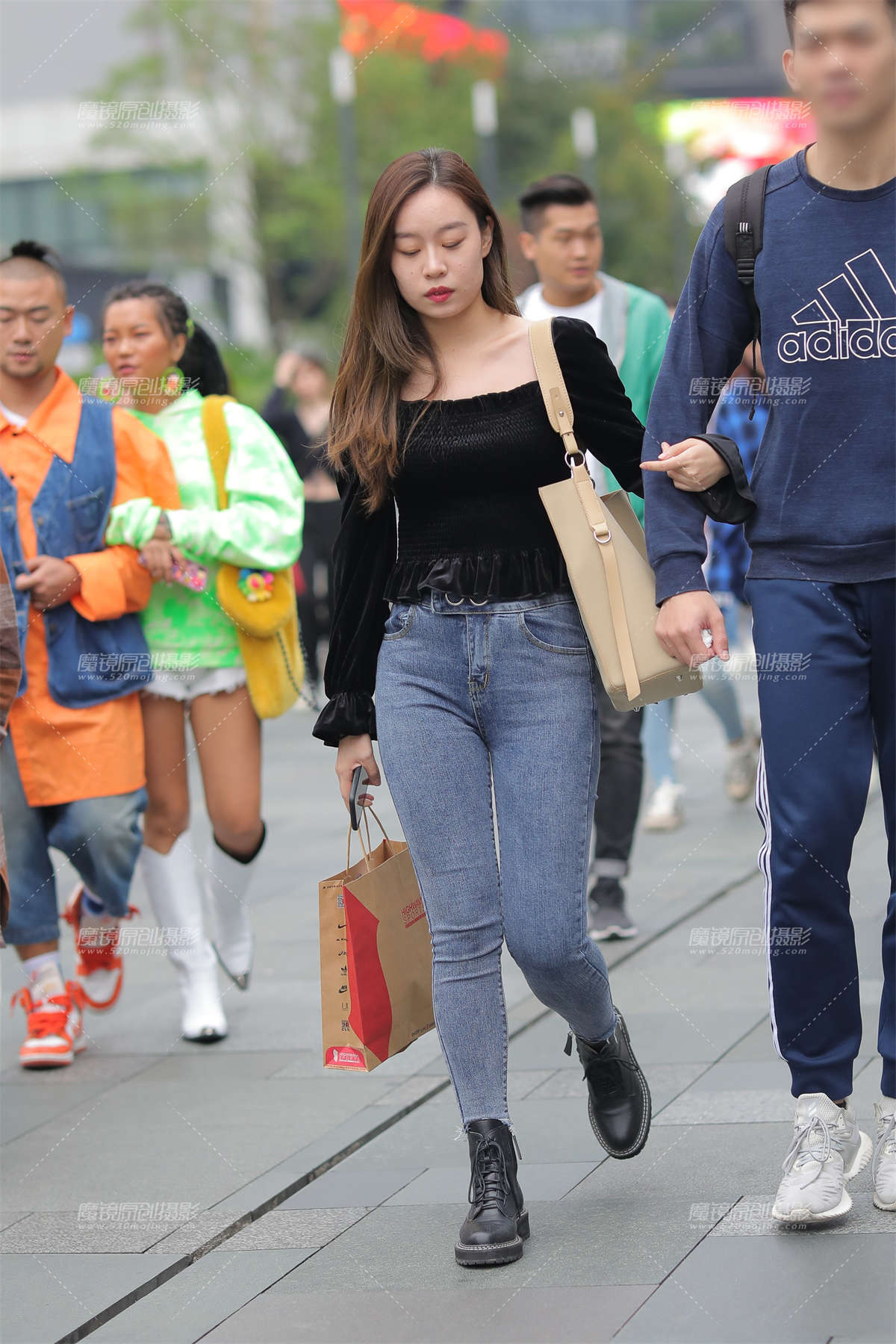 紧牛女友-日更街拍