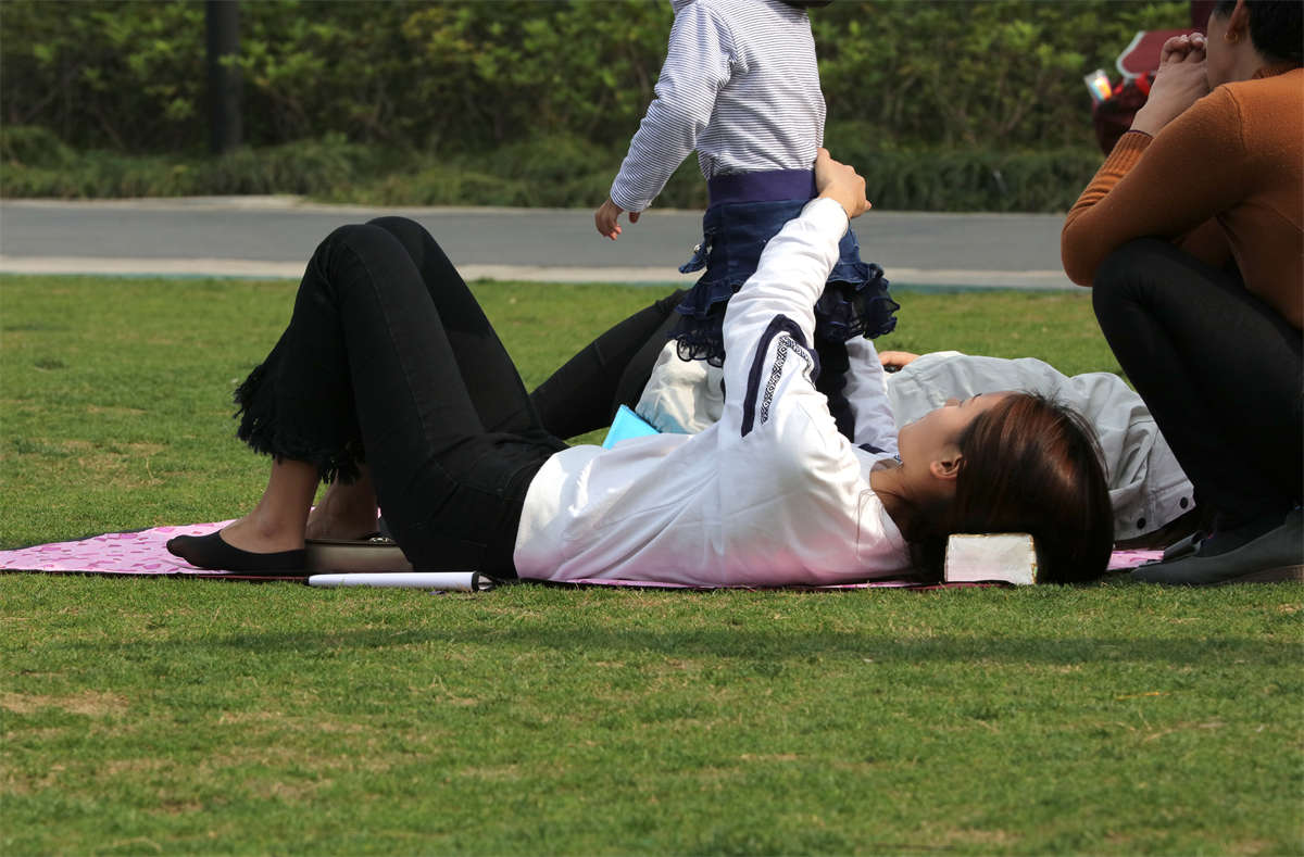 图片[2]-踏青公园街拍系列No.752 性感到让人眼前一亮身体一抖的黑丝船袜，反正我没见过 第2套-日更街拍