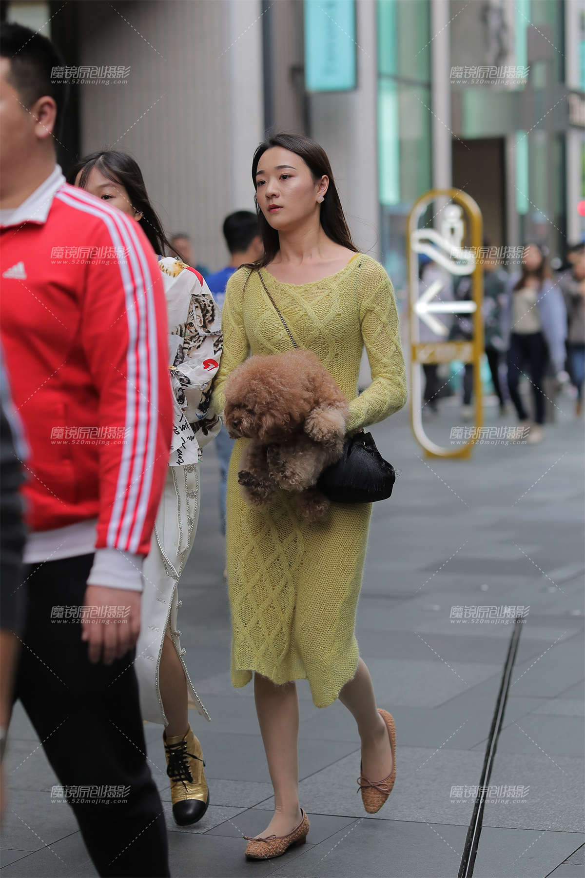 毛衣都包裹不住的好身材-日更街拍