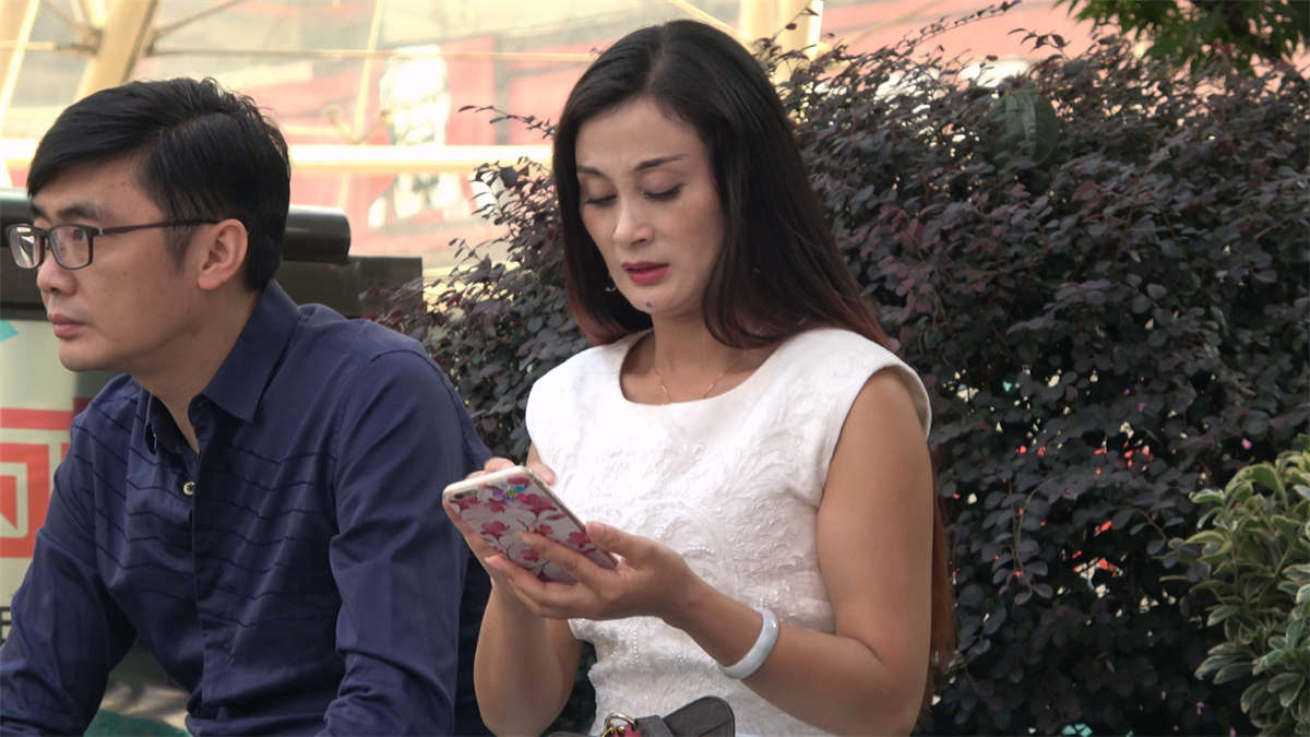 鱼嘴高跟鞋丝袜少妇插图1