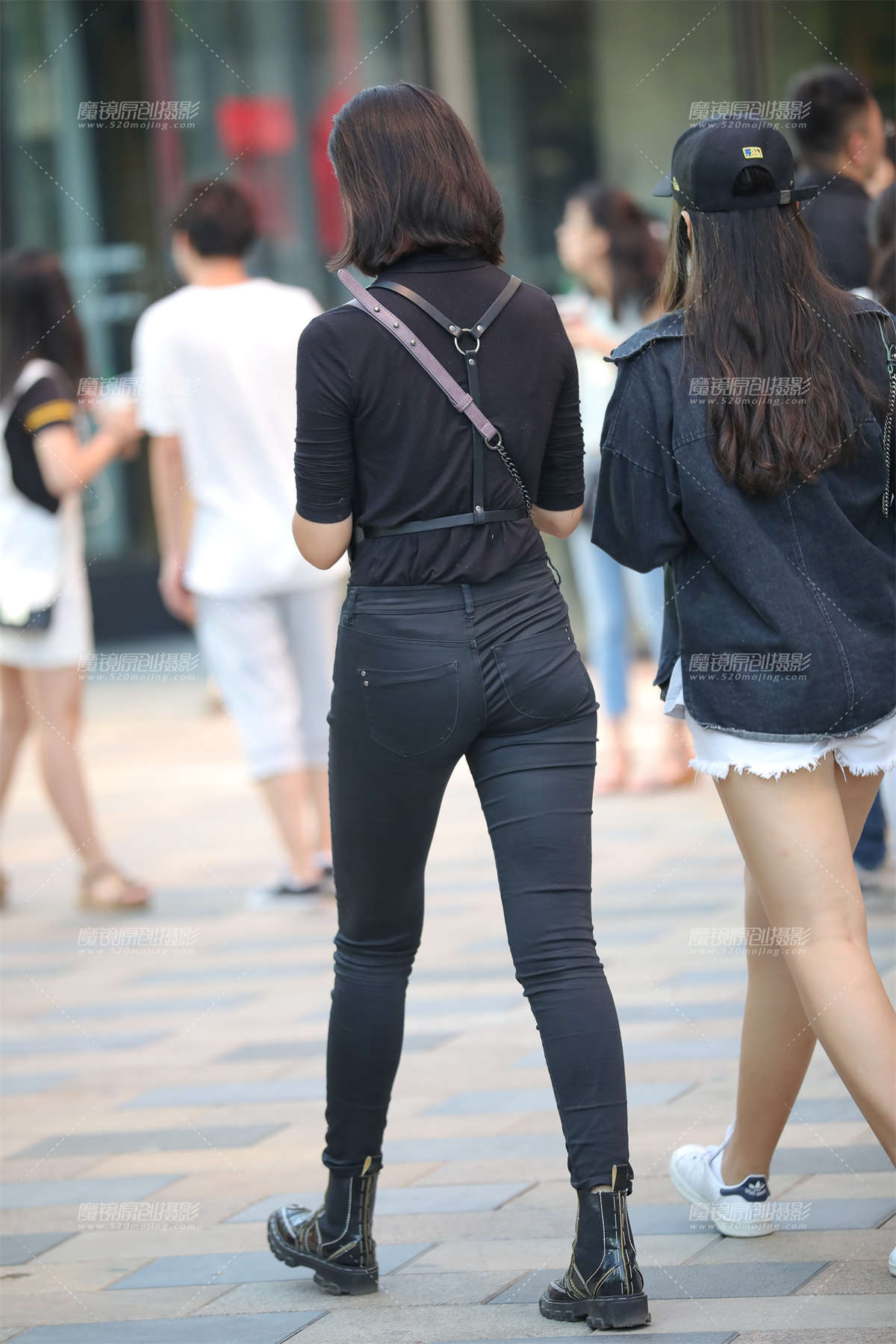 图片[2]-带点酷劲的紧牛妹纸-日更街拍