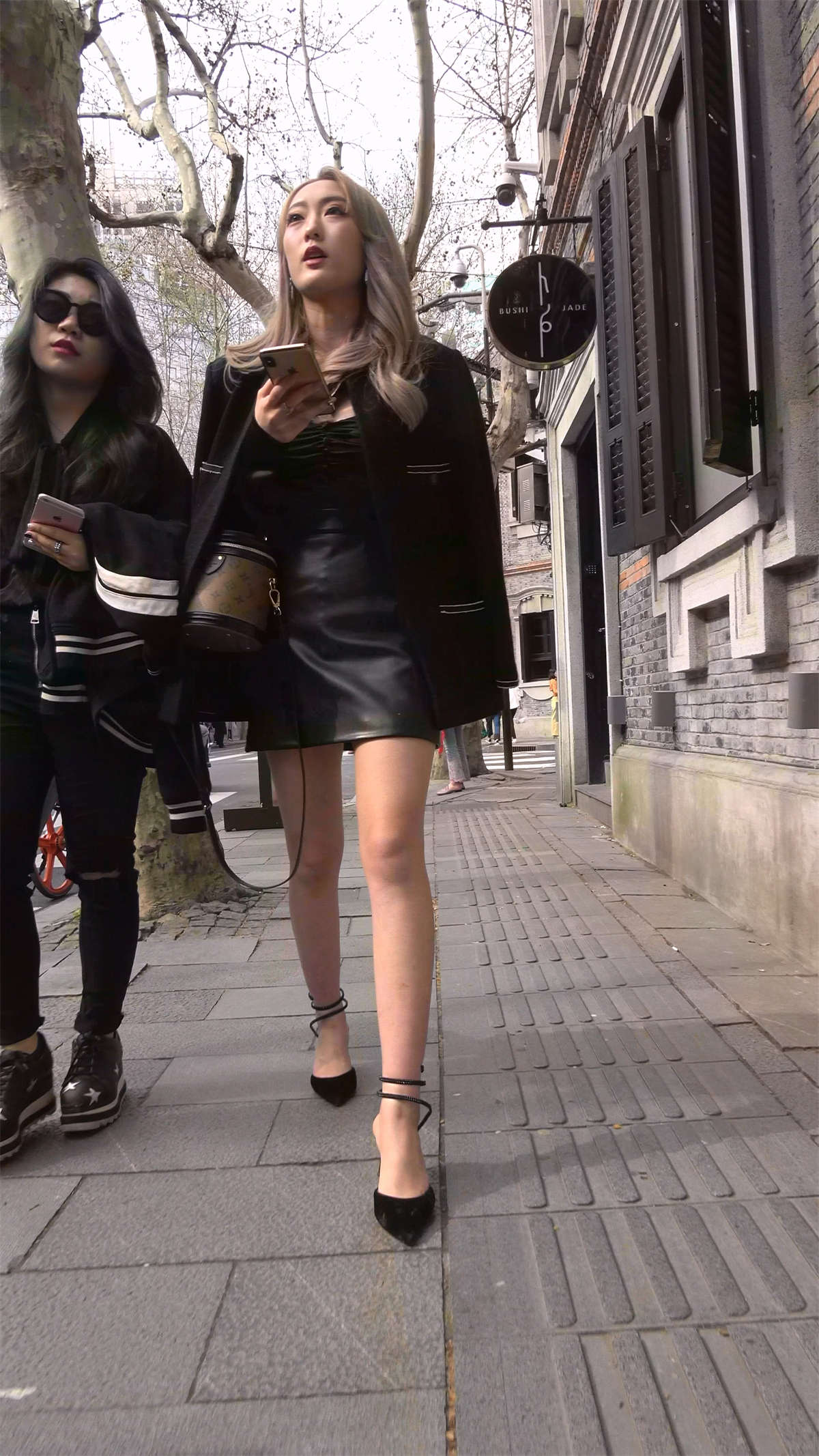 高跟，皮裙，性感身材美女-日更街拍