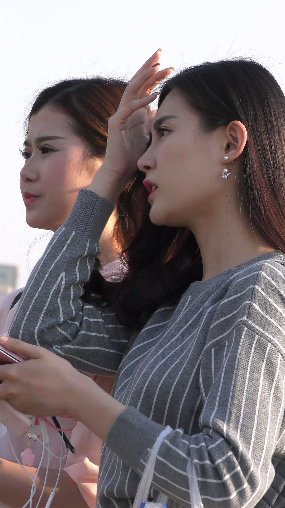 图片[2]-紧身蓝牛条纹衫高挑美女天生丽质-日更街拍