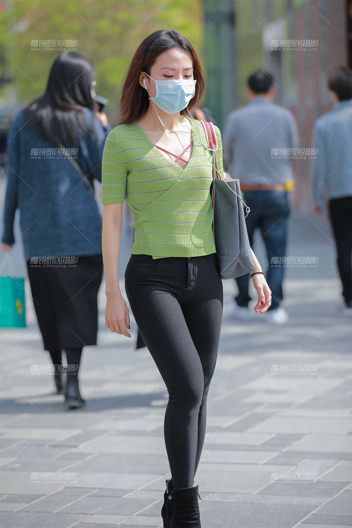 【玻璃赛帖】黑色紧身裤小妹-日更街拍