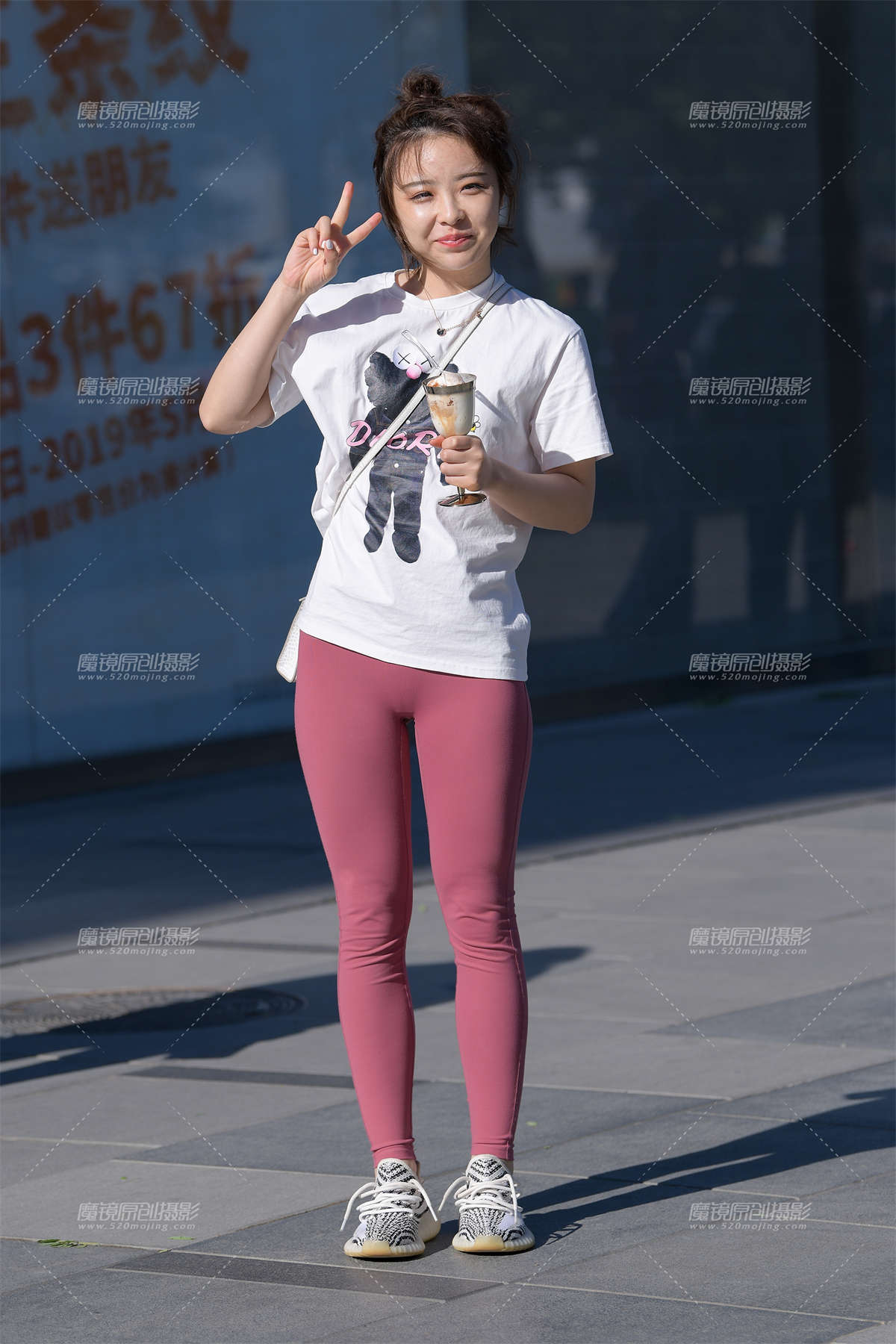 【红石赛帖】搭讪吃冰激凌的性感美女-日更街拍