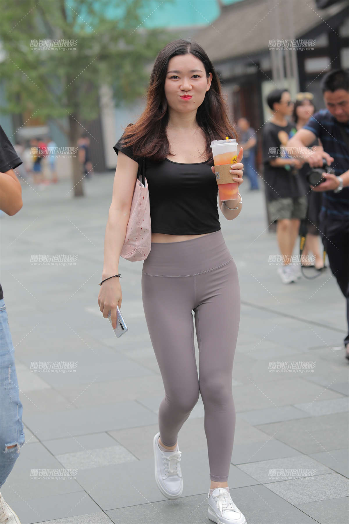 【凯恩赛贴】翘臀紧身裤-日更街拍