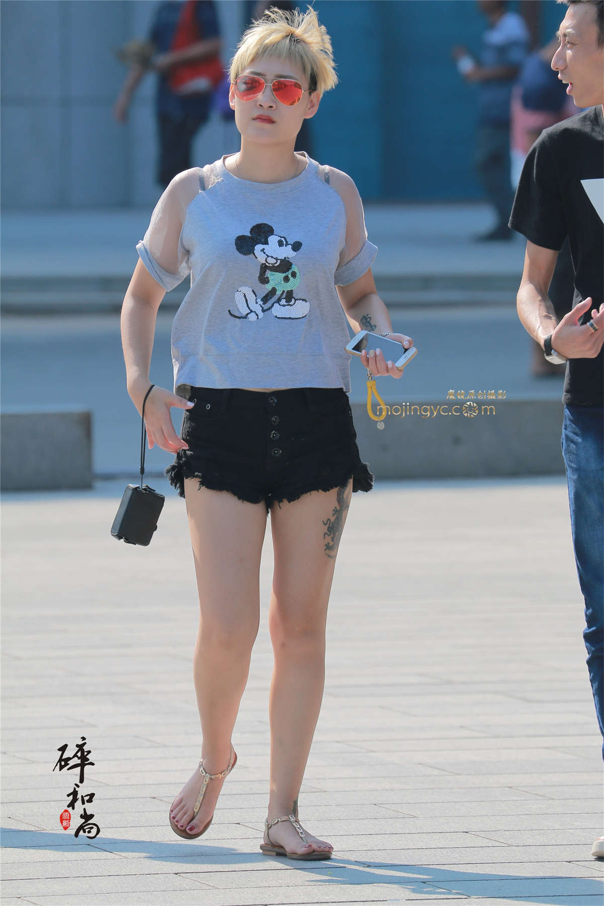 热裤纹身妹（35P）-日更街拍