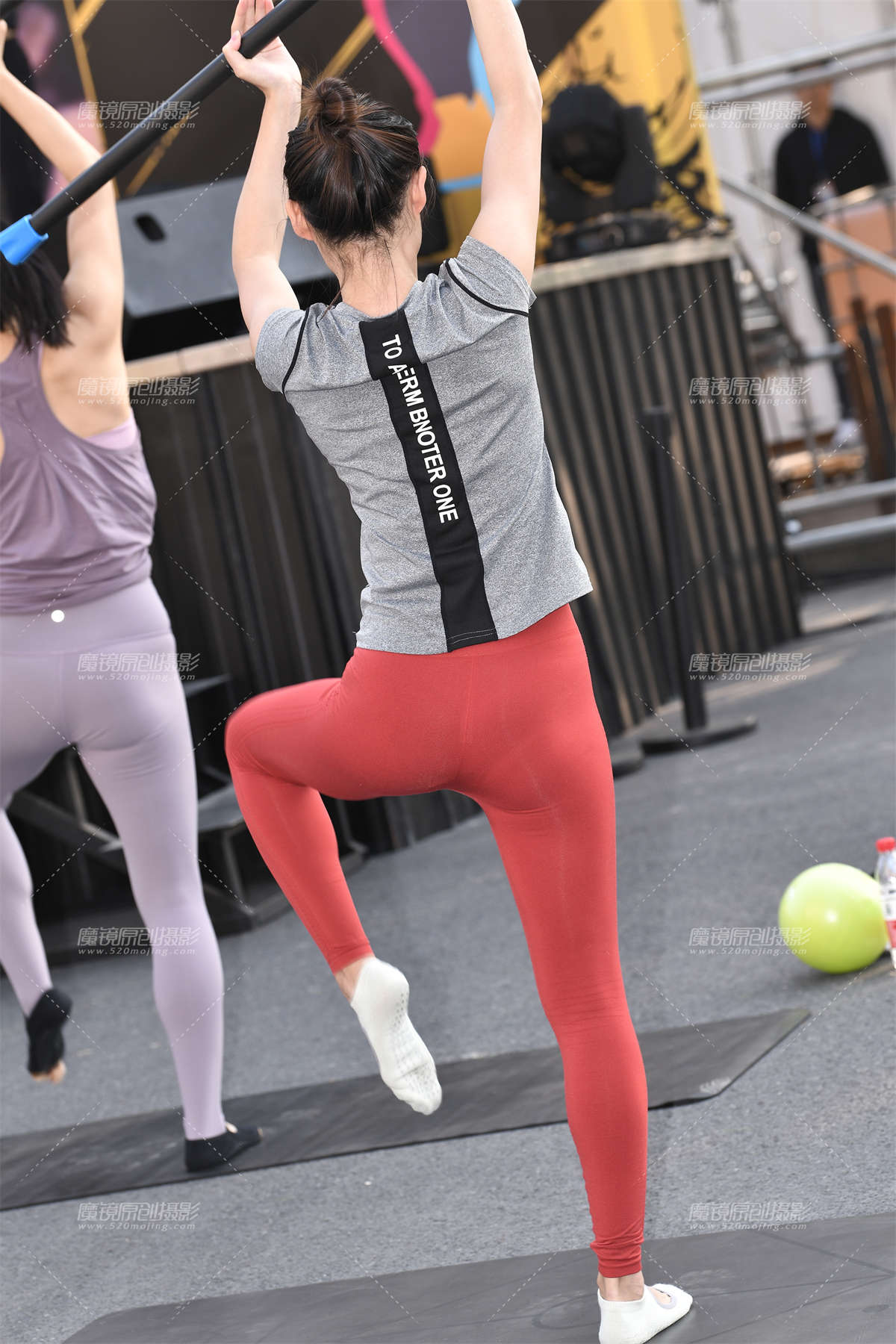 图片[2]-(补档)秋日中的酒红色-日更街拍