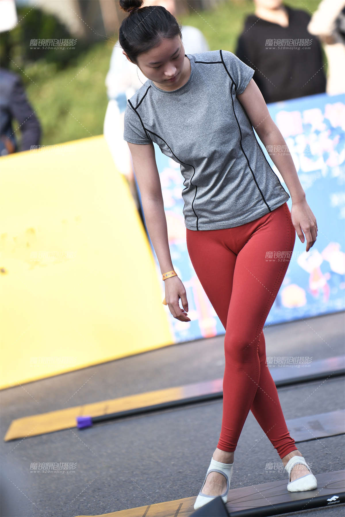 (补档)秋日中的酒红色-日更街拍