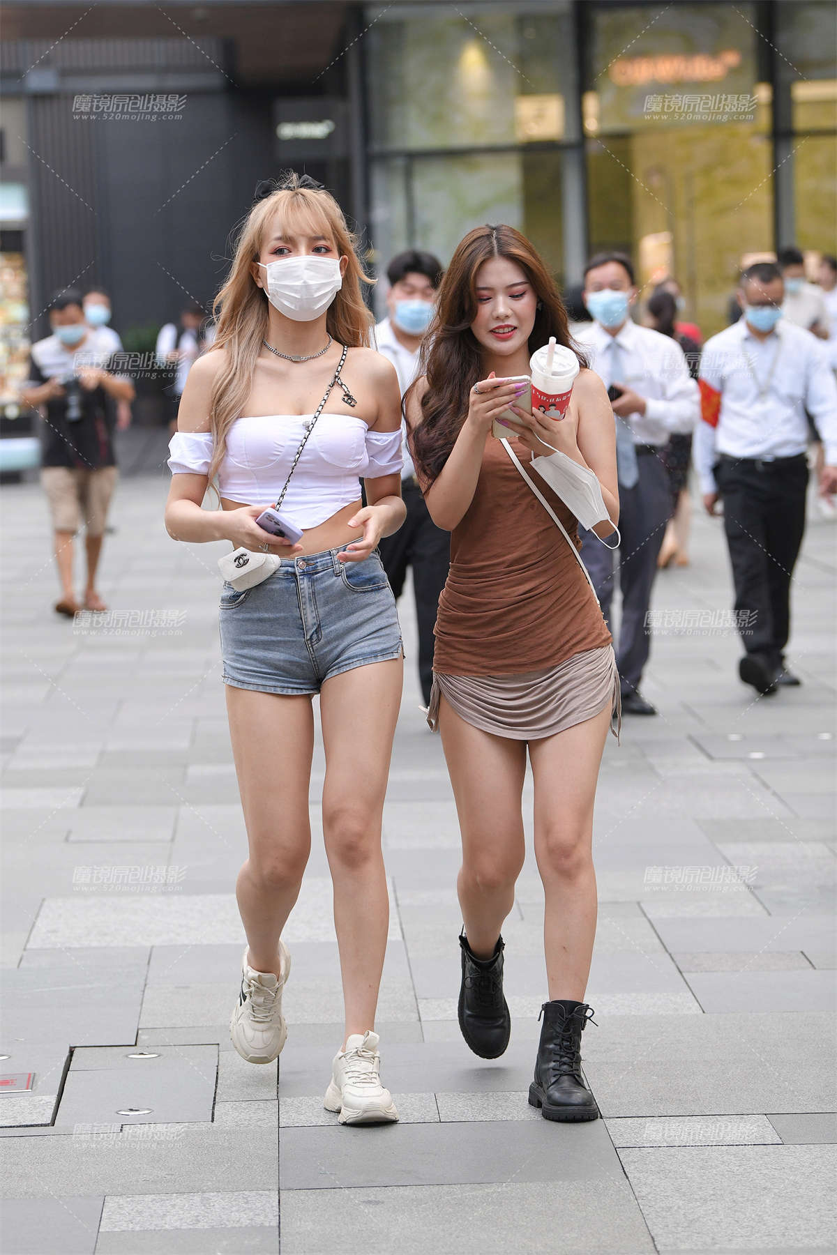 搭讪长腿紧致热裤美女-日更街拍