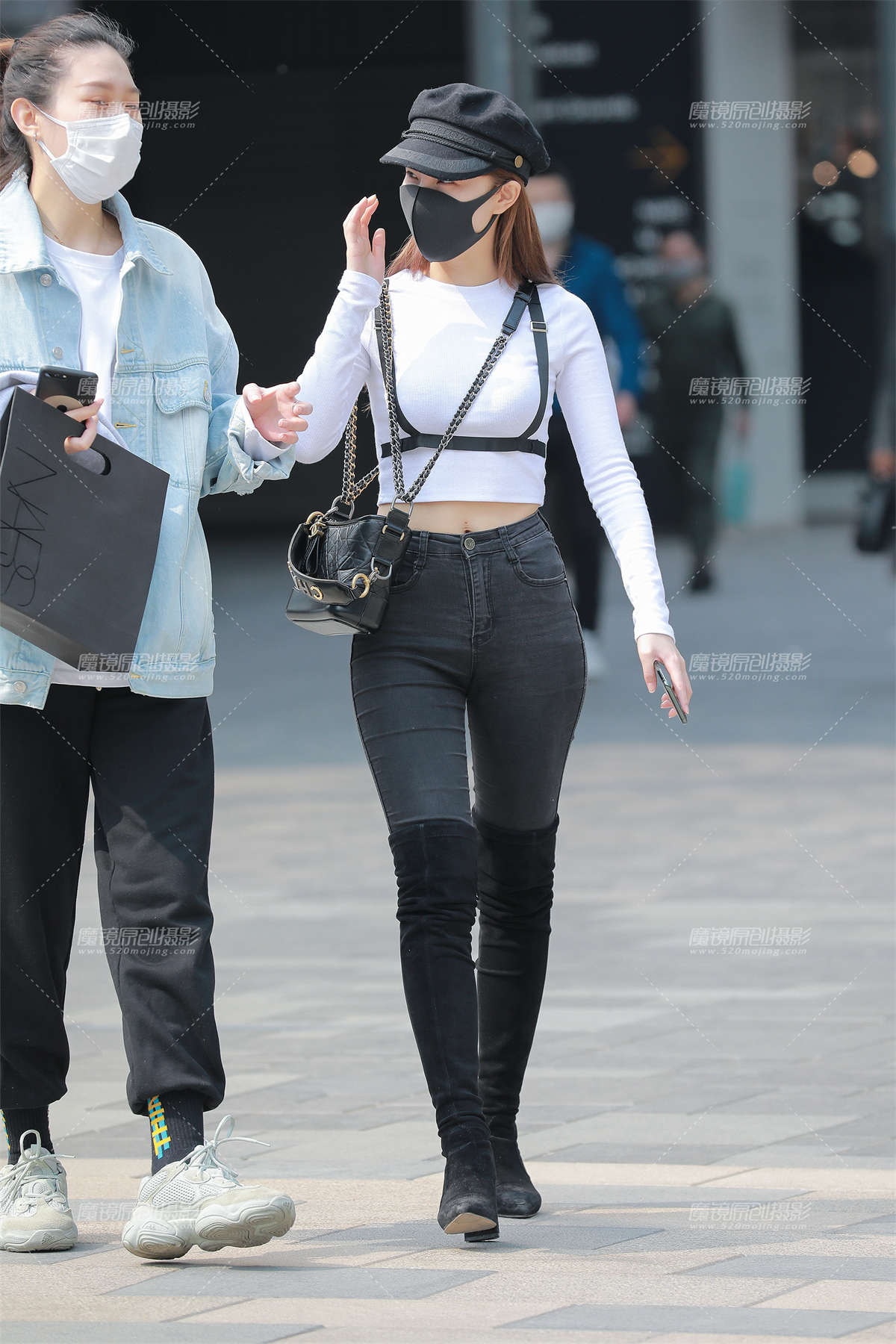 【玻璃赛帖】黑色牛仔裤小姐姐-日更街拍