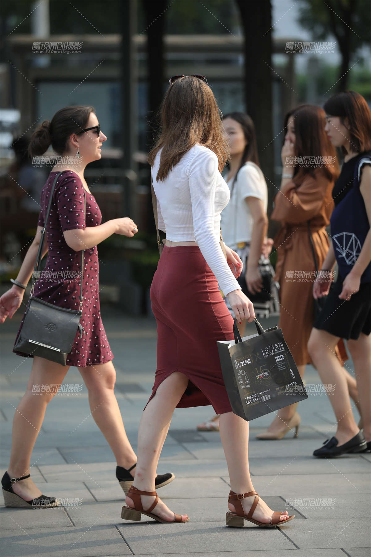 图片[2]-丰满撩人身姿-日更街拍