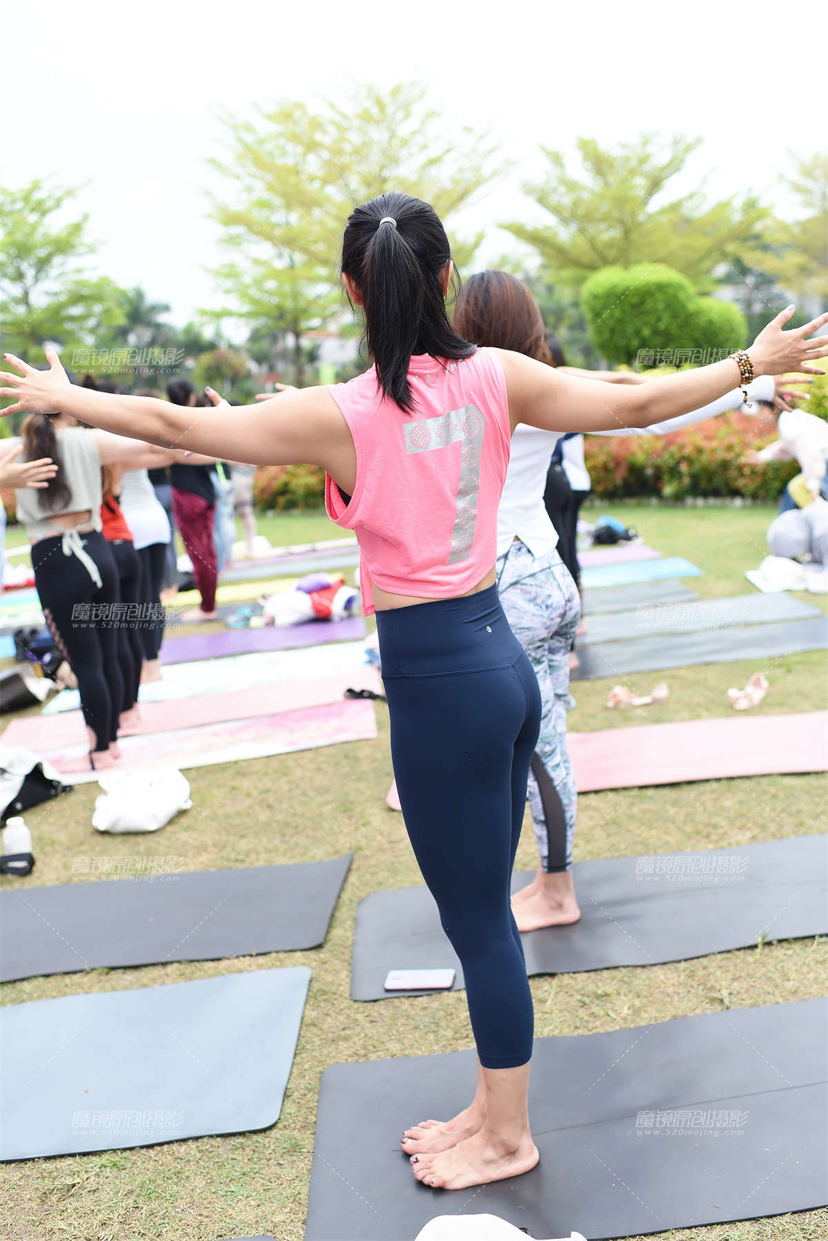 图片[2]-【咔喳赛帖】很专注很认真-日更街拍