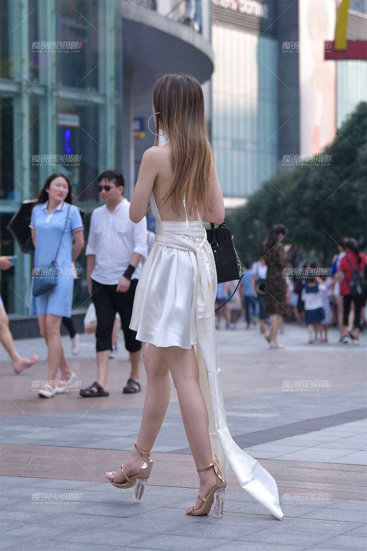 图片[2]-【视觉冲击赛贴】小姐姐这衣服好性感-日更街拍