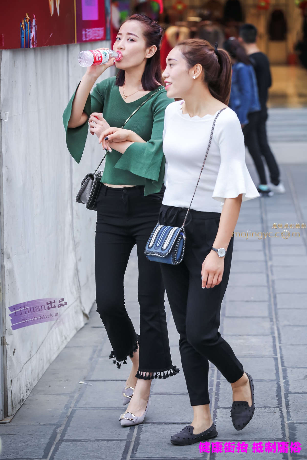 李欢原创-好闺蜜，当街换鞋（15P）-日更街拍