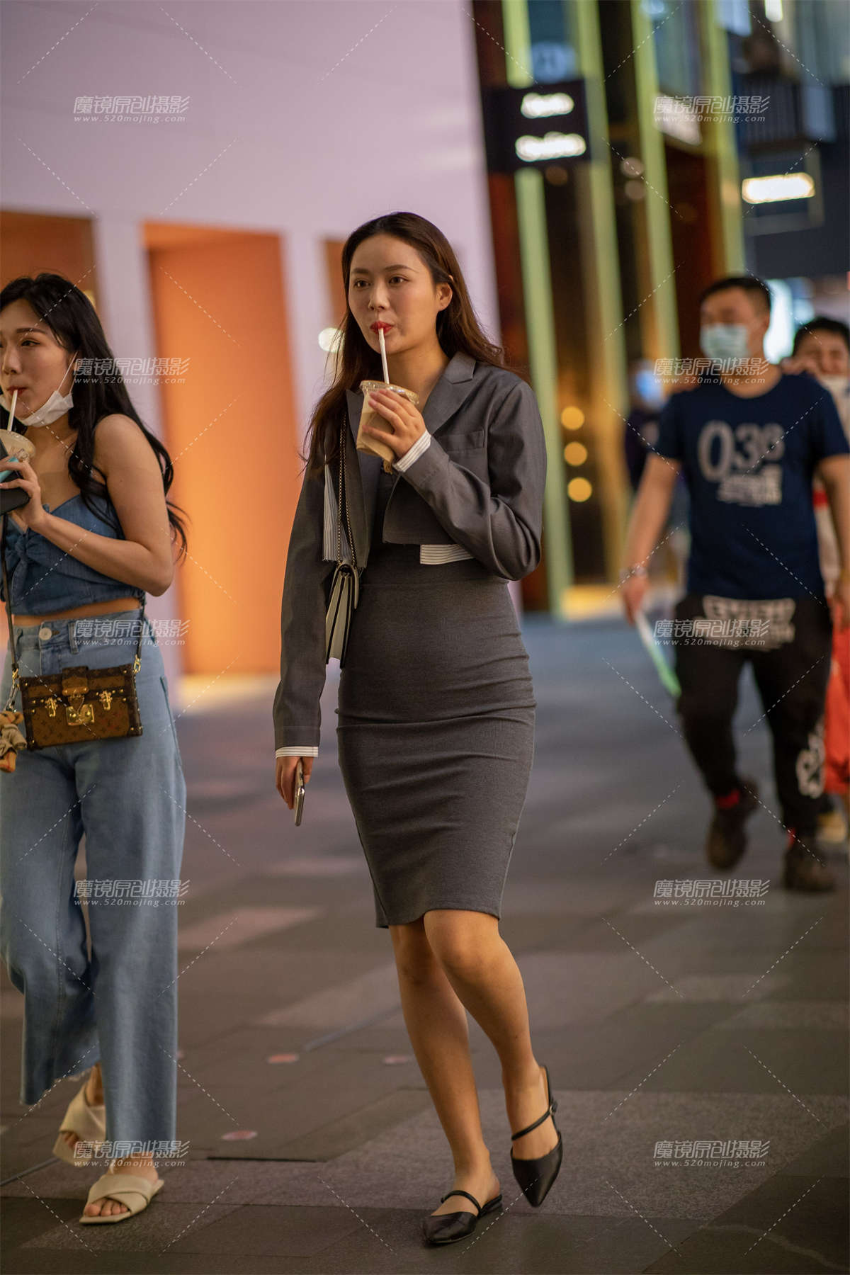 【凯恩赛帖】漂亮制服美眉-日更街拍