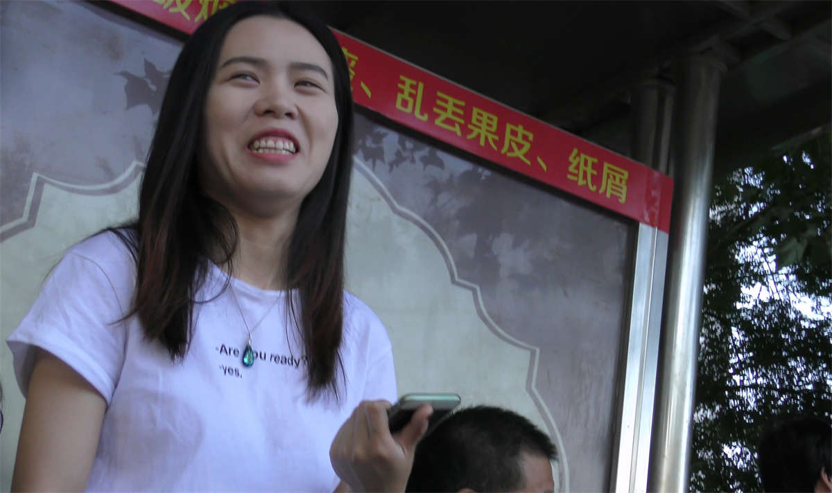 清秀面容的美女-日更街拍