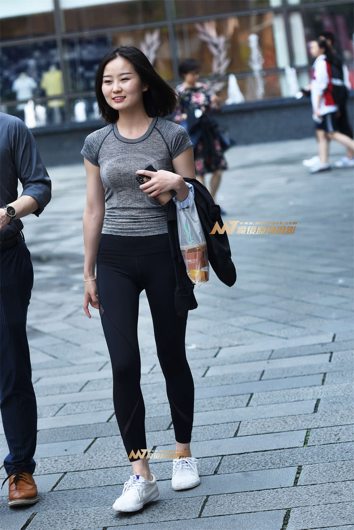 【咔喳赛贴】在拍我吗-日更街拍