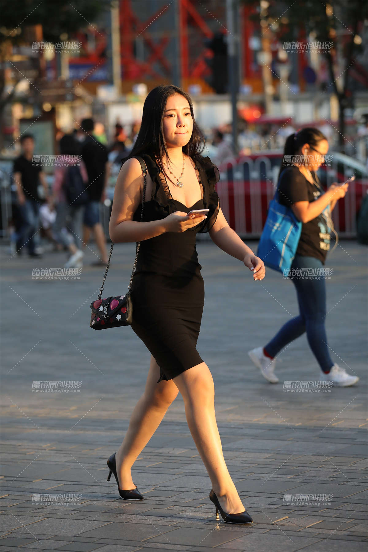 丰满性感曲线-日更街拍